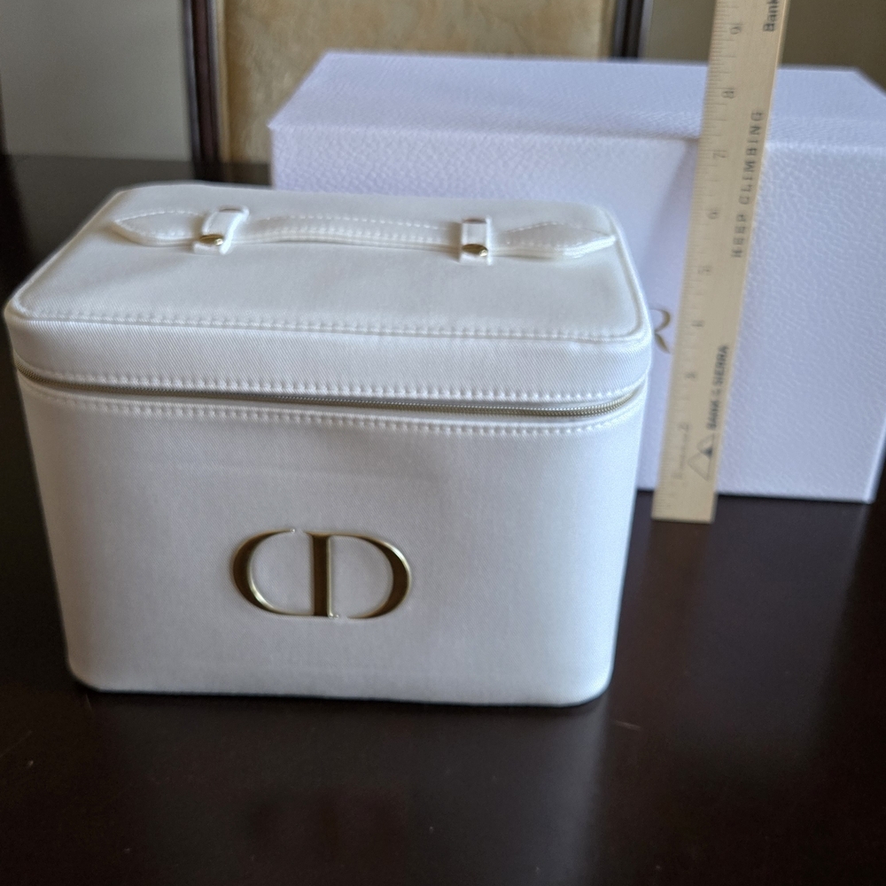 Cream Dior Vanity Case with Gold Accents - Picture 4 of 7